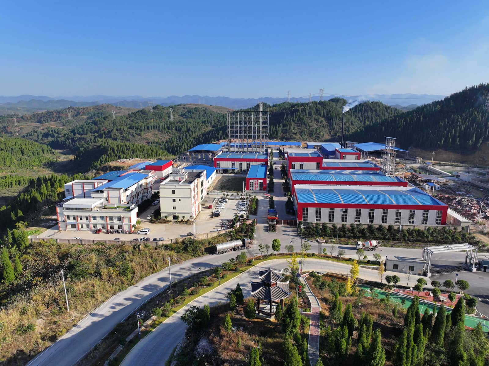 工业废水处理现场与水样